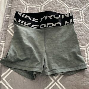 Nike pros (women)